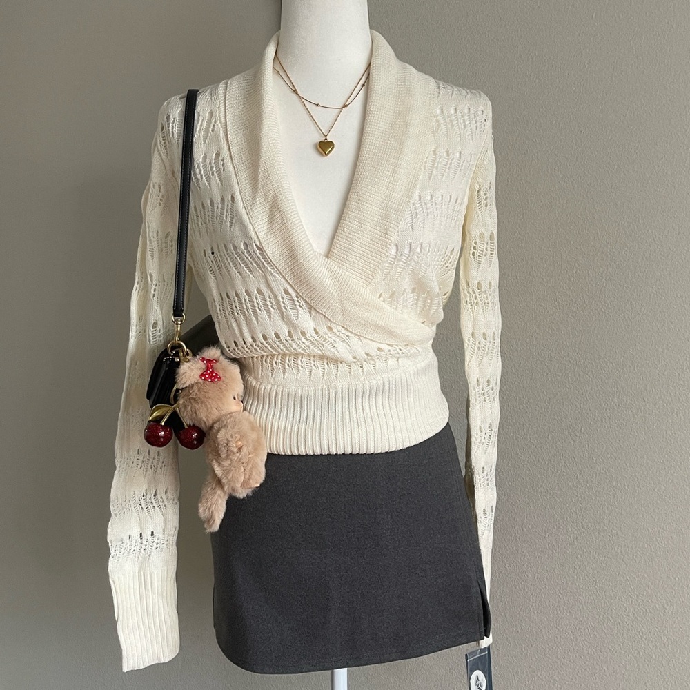 NWT Elegant Cream Sweater Size M
